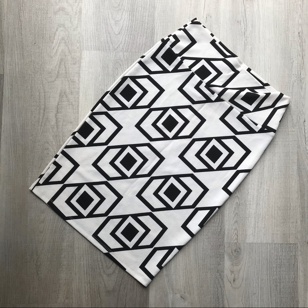 Brand new never worn Lularoe Cassie size small